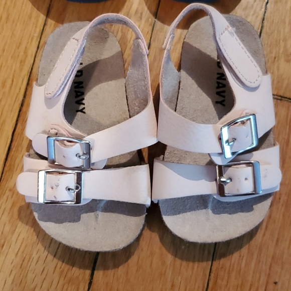 Bundle Baby infant sandals and flip flops - Picture 3 of 10